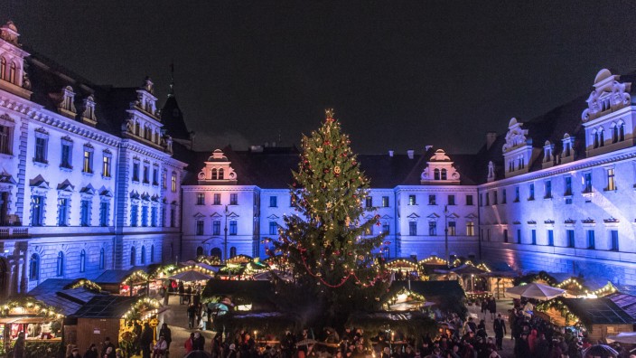 Weihnachtsmarkt auf Schloss Thurn und Taxis eröffnet