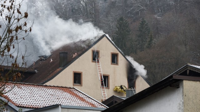 Großeinsatz in Wolfratshausen: Der Rauch war weit zu sehen.