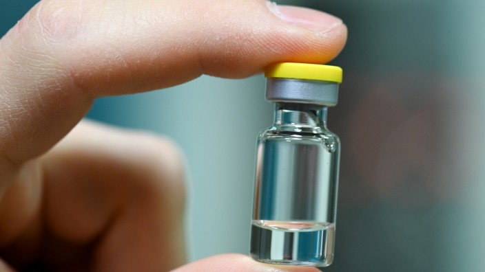 Spahn besucht Impfstoffhersteller IDT Biologika
