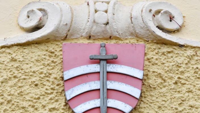 Maisach: Das Schwert missfiel in den sechziger Jahren dem Maisacher Gemeinderat im Wappen.