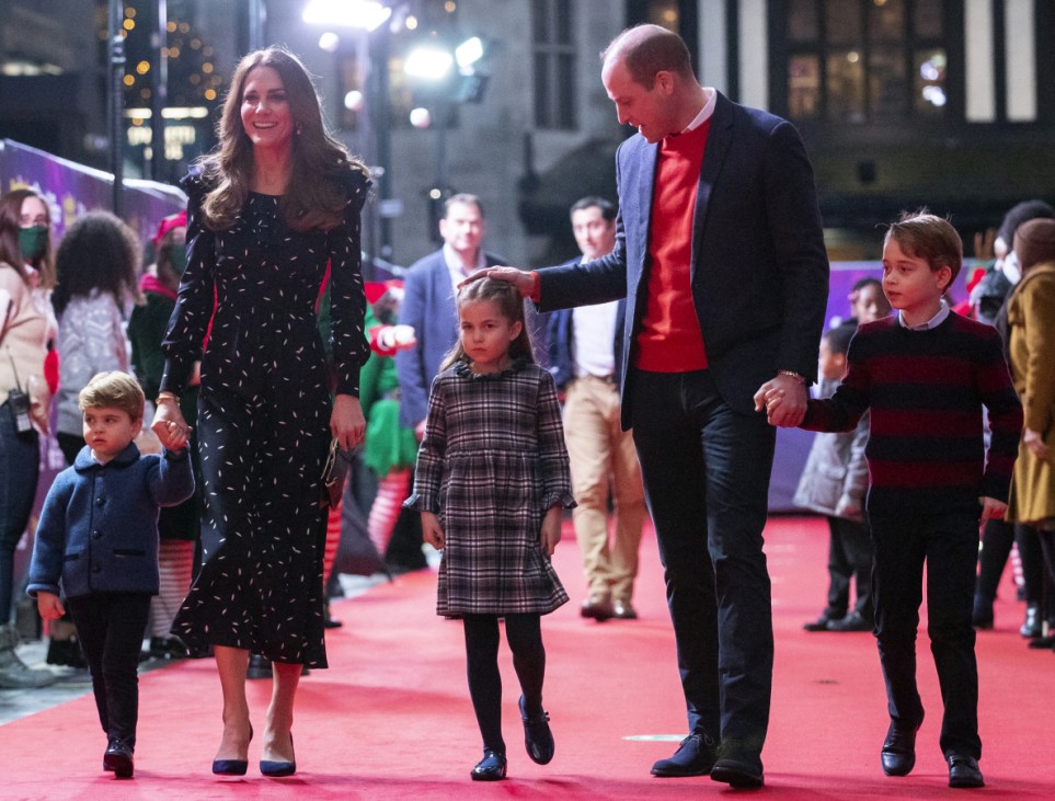 William und Kate erstmals mit allen Kindern auf dem roten Teppich
