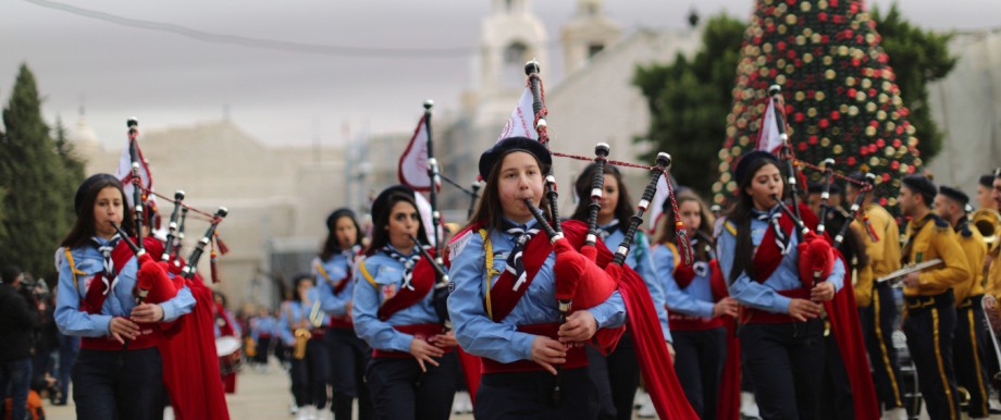 Westjordanland: Im Advent herrscht in Bethlehem eine ganz besondere Stimmung. Nach langen Übungsstunden ziehen dann die Pfadfinder als Musikkapelle durch die Stadt. Daran will der Bürgermeister auch im Pandemie-Jahr festhalten.