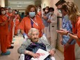 Spanish 104 year-old woman returns home after beating coronavirus