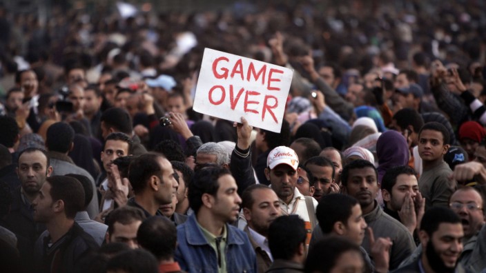 Protest und Revolution: Erst Tunesien, dann Ägypten, bald Libyen: Als die Massen ab Ende 2010 auf die Straßen drängten, fielen die Langzeit-Machthaber in Serie. Doch dann blieb der Wandel stecken.