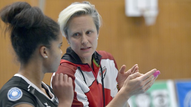 Volleyball: "Mich hat die Entscheidung verblüfft": Lohhofs Trainerin Elena Kiesling.