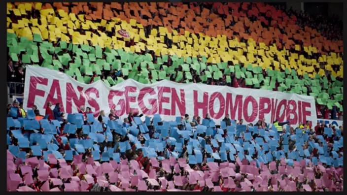 "Sportschau" über Homophobie im Fußball: Bei den Fans ist das Thema längst angekommen. Und zwar zur besten Spielzeit.
