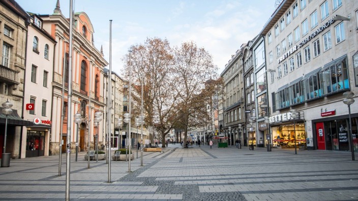 December 16, 2020, Munich, Bavaria, Germany: Scenes from the inner city pedestrian zone in Munich, Germany. Typically t