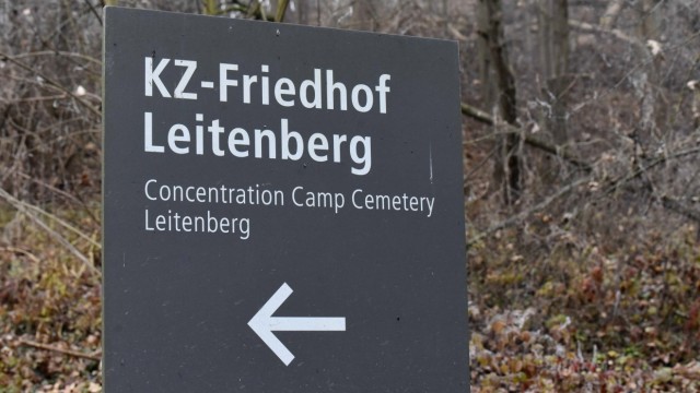 Massengrab bei Dachau: Seit einiger Zeit schon verwildert der KZ-Friedhof.