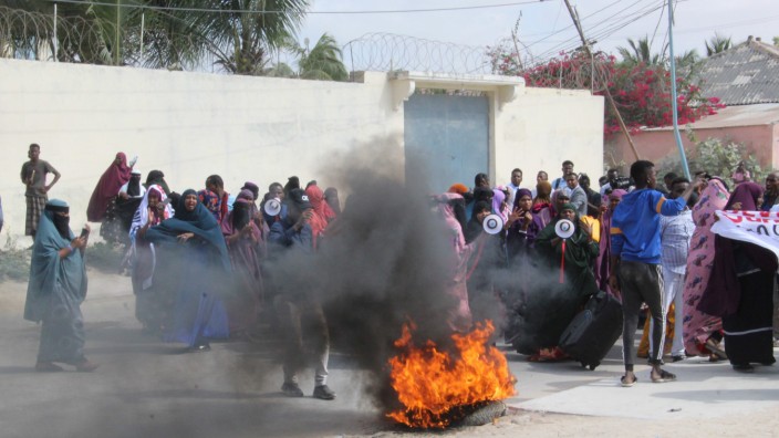 Somalia: Demonstration gegen den Präsidenten: Kritiker in Somalia werfen Mohamed Abdullahi vor, ihm gehe es vor allem darum, an der Macht zu bleiben.