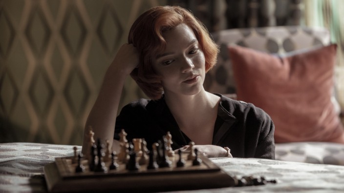 Schach-Serie "Damengambit": Szene aus der Netflix-Miniserie "Damengambit"
