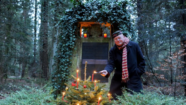 Landkreis Starnberg: Es gehört für Gerd Holzheimer zum festen Ritus: An Heiligabend geht er zum Familiengrab auf dem Münchner Waldfriedhof.