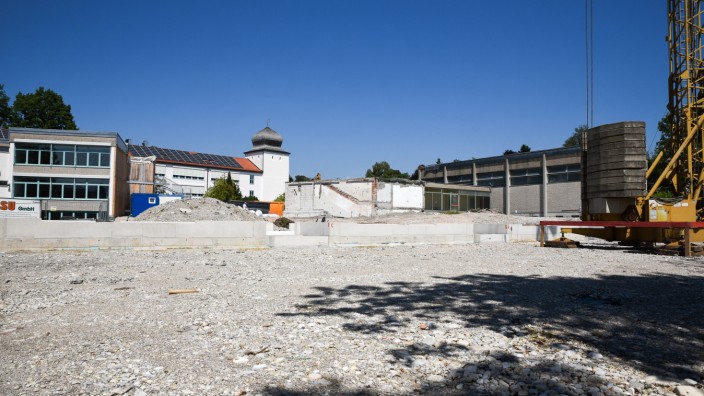 Energie-Infrastruktur: Die abgerissene Turnhalle der Jahnschule in Bad Tölz.