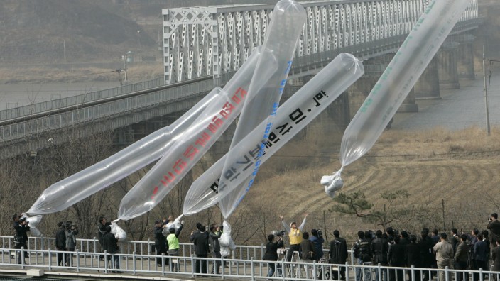 Former North Korean defectors and anti-North Korea activists release balloons carrying anti-North Korea leaflets and North Korean won banknotes towards the north at the Imjinkak pavilion