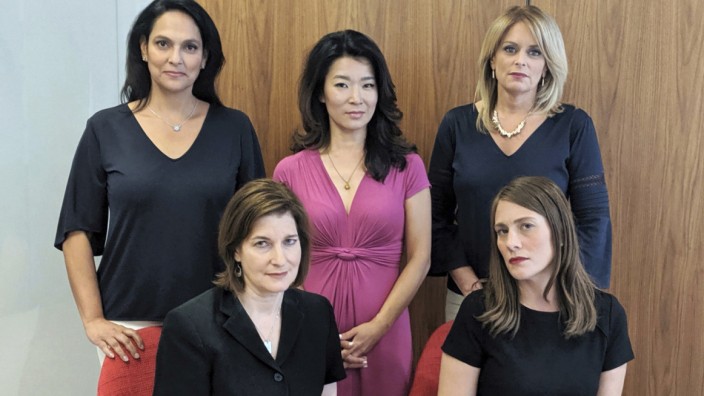 Sexismus im Fernsehen: Die fünf Moderatorinnen des Kabelsenders NY1: hinten von links Jeanine Ramirez, Vivian Lee und Kristen Shaughnessy, vorne Roma Torre (l.) und Amanda Farinacci