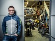 Markus Duesmann, Audi AG Vorstandsvorsitzender, in seiner Schrauber-Garage bei seiner Leidenschaft und Hobby Motorrad