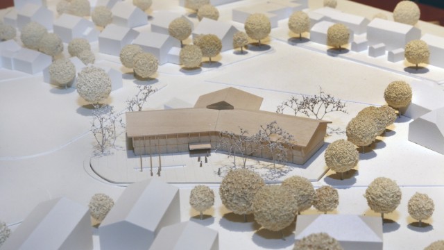 Bergs neues Rathaus im Modell