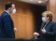 (R-L) Angela Merkel, Bundeskanzlerin, und Jens Spahn, Bundesminister fuer Gesundheit, aufgenommen im Rahmen der woechen