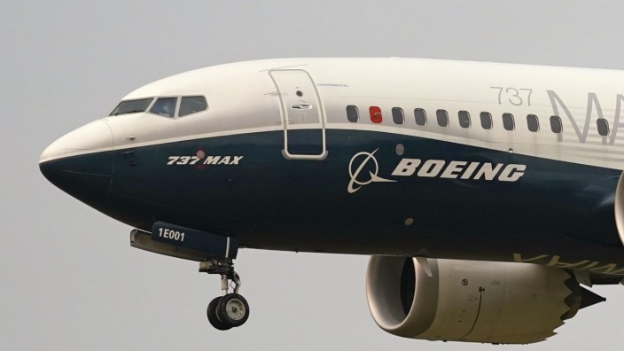 Absturzflieger "737 Max": Die Boeing "737 Max" bei einem Testflug in Seattle: Das Unternehmen wird kritisiert, die bestverkaufte Modellserie "737 Max" überstürzt auf den Markt gebracht zu haben.