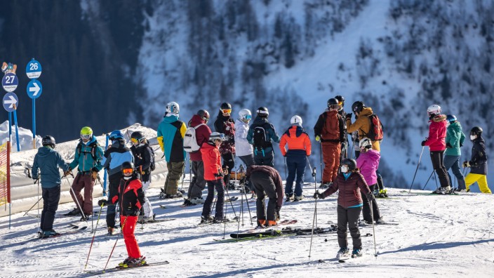 Coronavirus: Skifahrer während der Corona-Pandemie in Österreich