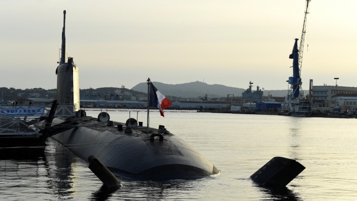 Volkswagen: Ein Atom-U-Boot im Hafen von Toulon. Frankreichs Marine hängt vom deutschen Motorenlieferanten MAN ab.
