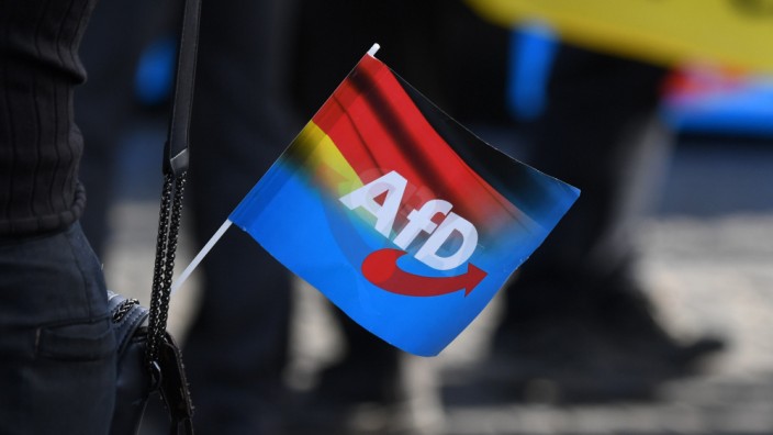 Sachsen-Anhalt: Auf Bundesebene versucht die AfD momentan, eine Neueinstufung als Verdachtsfall durch das Bundesamt für Verfassungsschutz mit juristischen Mitteln zu verhindern.