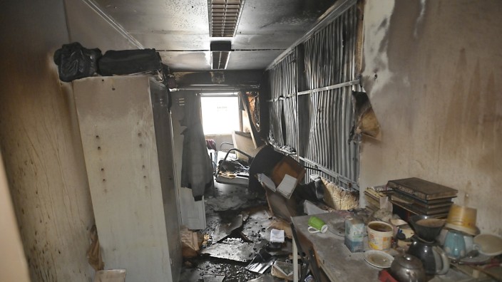 Aschheim: Verwüstet: eines der Zimmer in der Containeranlage für Asylbewerber, die in der Nacht auf Donnerstag ausbrannte.