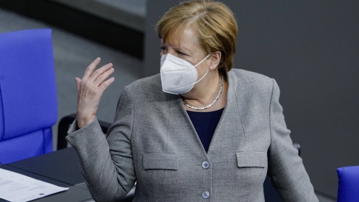 203. Bundestagssitzung und Debatte in Berlin Aktuell, 13.01.2021, Berlin, Angela Merkel die Bundeskanzlerin der Bundesre