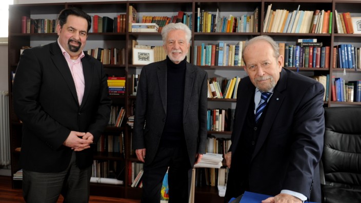 Prantls Blick: Jürgen Micksch mit Aiman Mazyek (links, Zentralrat der Muslime) Rabbiner Henry Brandt (rechts)