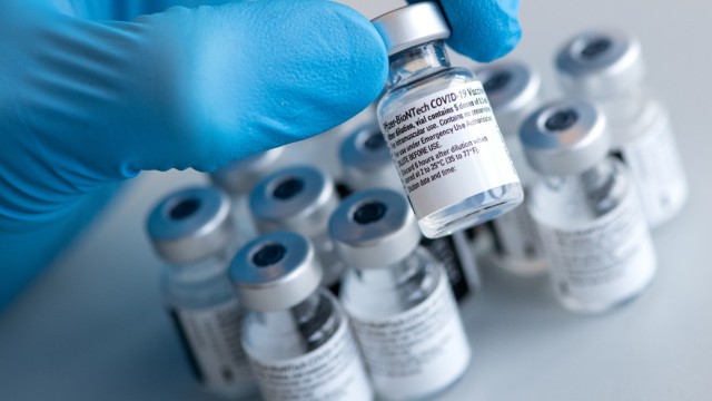 Covid-19-Impfstoff: Nebenwirkungen online oder in Apotheke melden