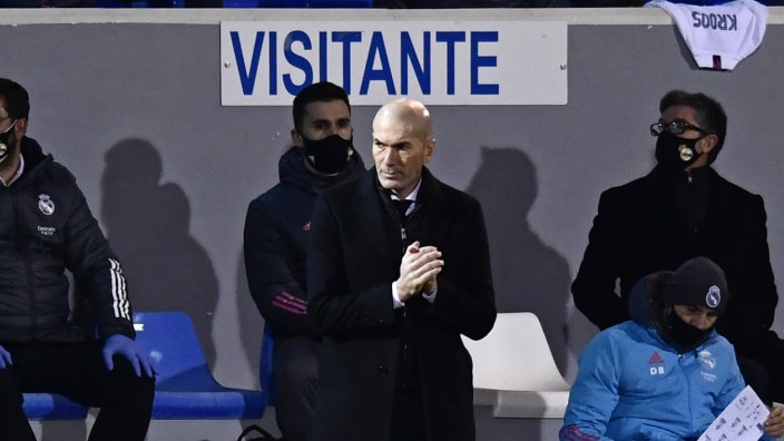 Real Madrid: Trainer Zidane im spanischen Pokal bei CD Alcoyano