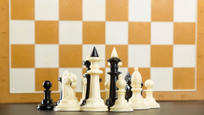 Chess figures Copyright: xNomadSoulx Panthermedia28092920