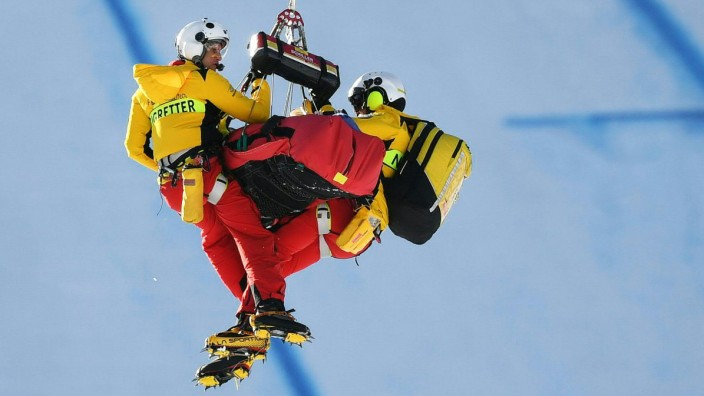 Ski alpin: Zum zweiten Mal muss der Hubschrauber ausrücken: Der Schweizer Urs Kryenbuehl wird wie zuvor Ryan Cochran-Siegle ins Krankenhaus geflogen.