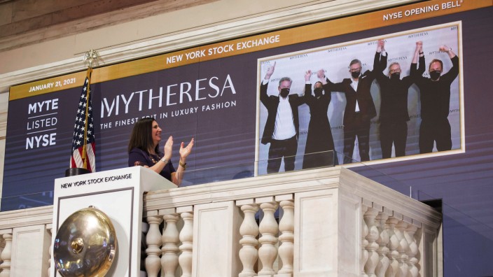 Mytheresa-Börsengang: Nur virtuell: Der Börsengang von Mytheresa vor einem Jahr - mit der Chefin der New Yorker Börse, Stacey Cunningham (links).