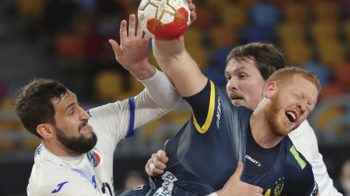 Schweden bei der Handball-WM: Durch dick und dünn: Jim Gottfridsson (Mitte) führt Schwedens Handballer ins WM-Viertelfinale.