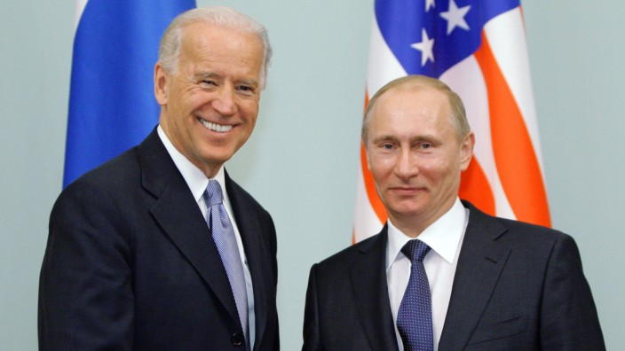 US-Präsident: Biden und Putin bei einem Aufeinandertreffen im Jahr 2011 in Moskau.
