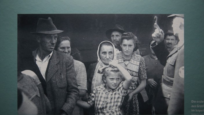 Geschichte und Gegenwart: Flüchtlinge und Heimatvertriebenen bei ihrer Ankunft in Geretsried. Ein Foto aus der Dauerausstellung im Badehaus.