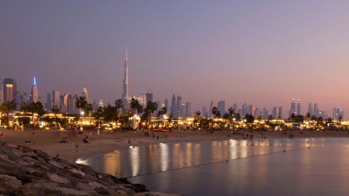Influencer und Corona: Sonne und Leben statt Lockdown und Regen: die Skyline von Dubai.