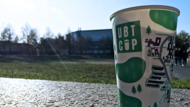 Forschung und Lehre: Ein Nachhaltigkeitsprojekt der Uni Bayreuth bestand darin, ein Mehrwegsystem für Kaffee- und Getränkebecher einzuführen.