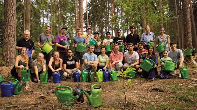 Forschung und Lehre: In drei Tagen pflanzte die Uni Bayreuth auf einer geschädigten Waldfläche mehr als 4500 Bäume.