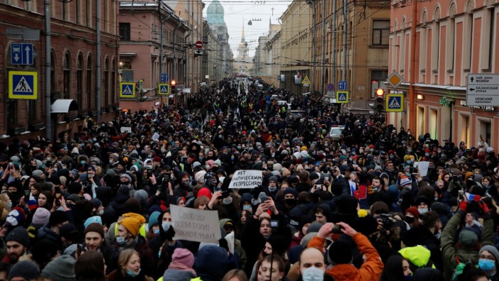 Rally in support of Alexei Navalny in Saint Petersburg