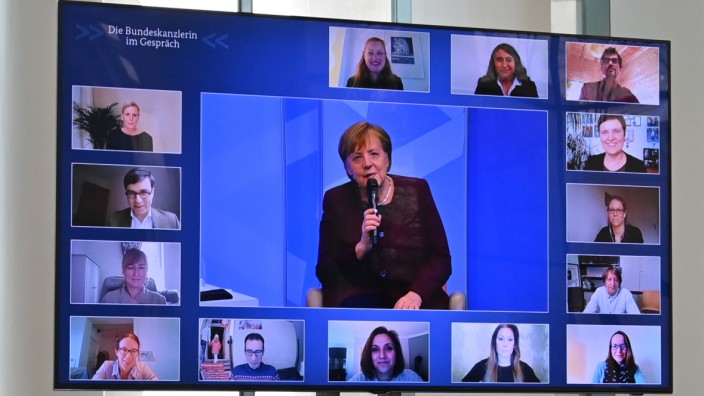 Bürgerdialog: Viele Eltern haben in der Pandemie große Sorgen. Kanzlerin Merkel hört zu und stellt Fragen, wirkt aber manchmal hilflos.