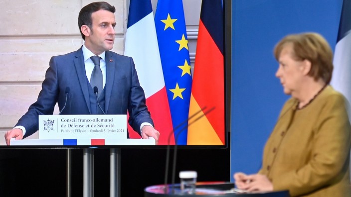 Deutsch-französische Beziehungen: Deutsch-französische Freundschaft auf Distanz: Angela Merkel und Emmanuel Macron bei einer gemeinsamen Pressekonferenz am Freitag.