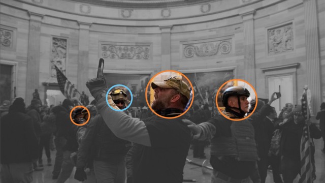 Visual Investigation: Mitglieder der rechtsextremen "Oath Keepers" am 6. Januar im Kapitol. Die "Times" hat ihre Aktionen mittels Videos aus sozialen Netzwerken verfolgt.