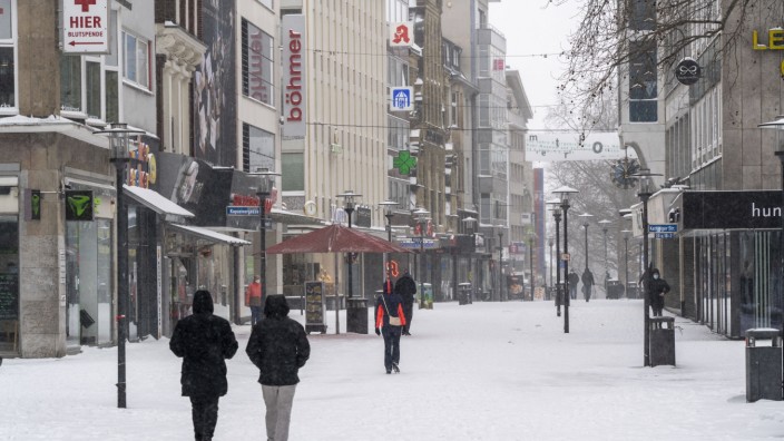 Innenstadt von Essen, Wintereinbruch, viel Neuschnee und Tagestemperaturen unter minus 5 Grad, leere Fussgängerzone, Ke