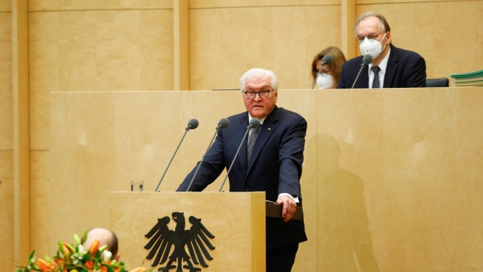 Bundesrat: Frank-Walter Steinmeier hält anlässlich der 1000. Sitzung im Bundestag eine Rede.