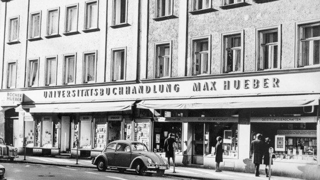 Familienunternehmen: Die Universitätsbuchhandlung in der Amalienstraße war jahrzehntelang erste Anlaufstelle für Studierende und Lehrende. 2001 wurde sie verkauft.
