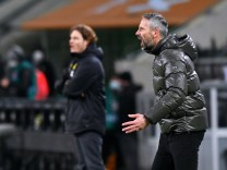 Cheftrainer Marco Rose (BMG), Cheftrainer Edin Terzic (BVB). Aktion Fussball, Bundesliga, Deutschland, Herren, Saison 2; x