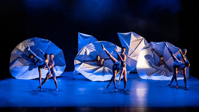 Ballett: Szene aus "Lazuli Sky" des Birmingham Royal Ballet. Die Choreografie von Will Tuckett ist Teil der Tanz-Compilation "Dancing Nation" im Digital-Programm des Sadler's Wells.