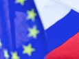 Die Fahnen / Flaggen von Russland / Russische Foederation und Europa / EU , 12.01.2021 The flags of Russia / Russian Fe