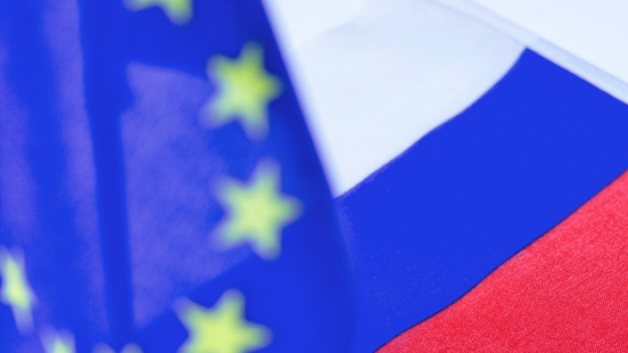 Die Fahnen / Flaggen von Russland / Russische Foederation und Europa / EU , 12.01.2021 The flags of Russia / Russian Fe